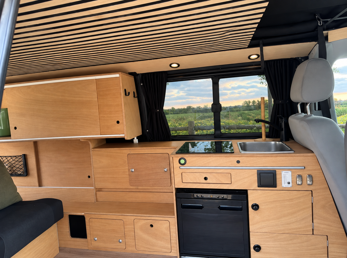 Interieur van Volkswagen camper Viggo #2